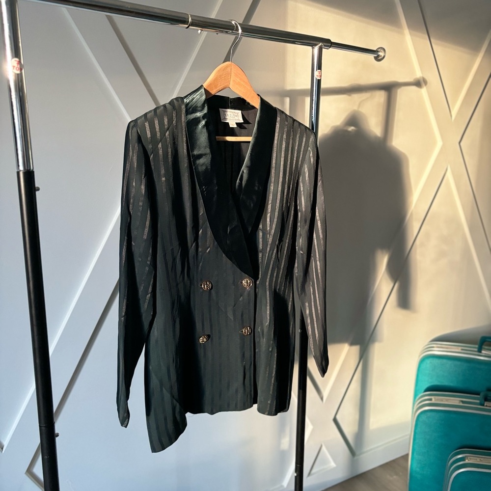 Chic Black Double-Breasted Women's Blazer